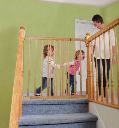 Bottom Stair Baby Gate on In Height Suitable For Top And Bottom Of Stairs Hallways And Doorways